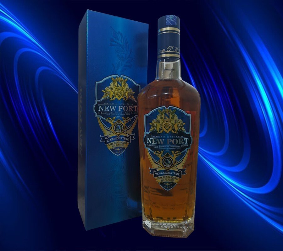 New Port Blue Signature Whisky 700ml - Image 2