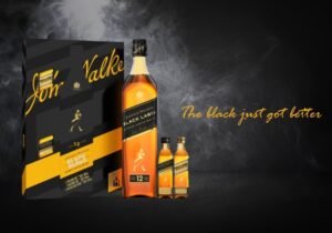 JOHNNIE WALKER BLACK LABEL 12 YEARS BLENDED SCOTCH WHISKY GIFT PACK