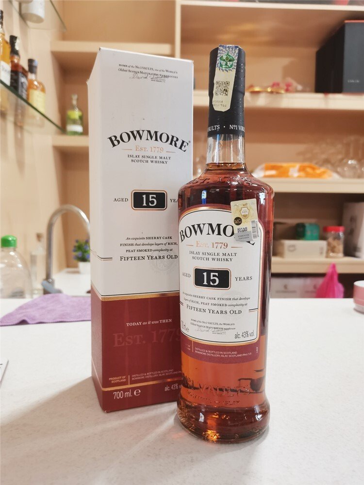 Bowmore 15 Year Old Single Malt Scotch Whisky 700ml - Image 2