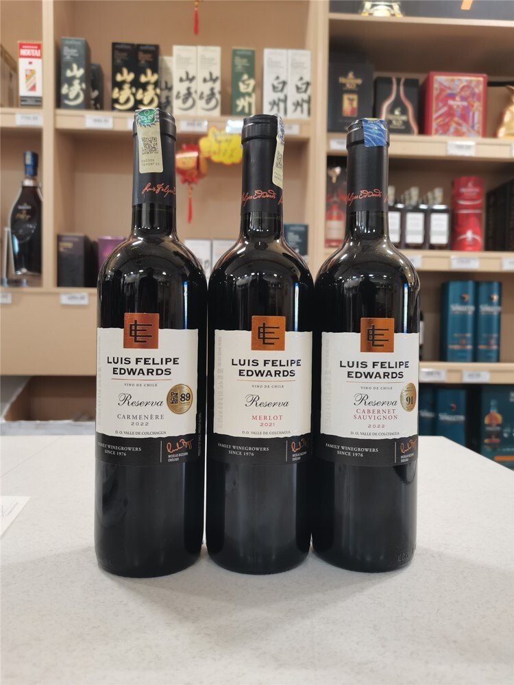 Luis Felipe Edwards Reserva Wines (Cabernet Sauvignon/ Carmenere/ Merlot) 750ml - Image 2
